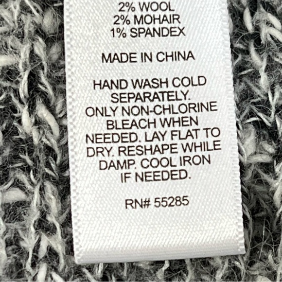 NEW WITH TAGS EXPRESS‎ OFF SHOULDER HEAVY KNIT SWEATER - Picture 8 of 11